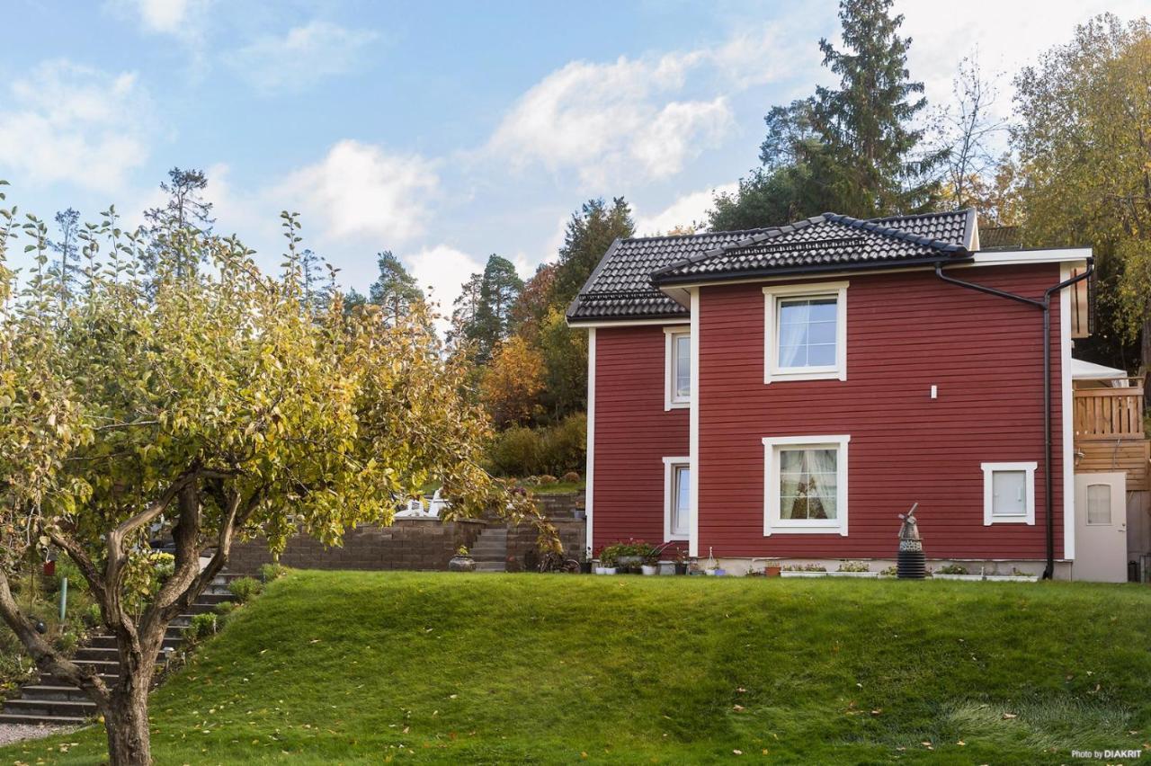 Charming Apartment In A Red House In Stockholm Exterior photo